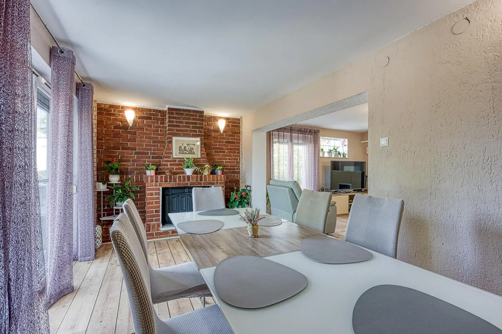 Four-Bedroom Apartment Magnolija ポレッチ