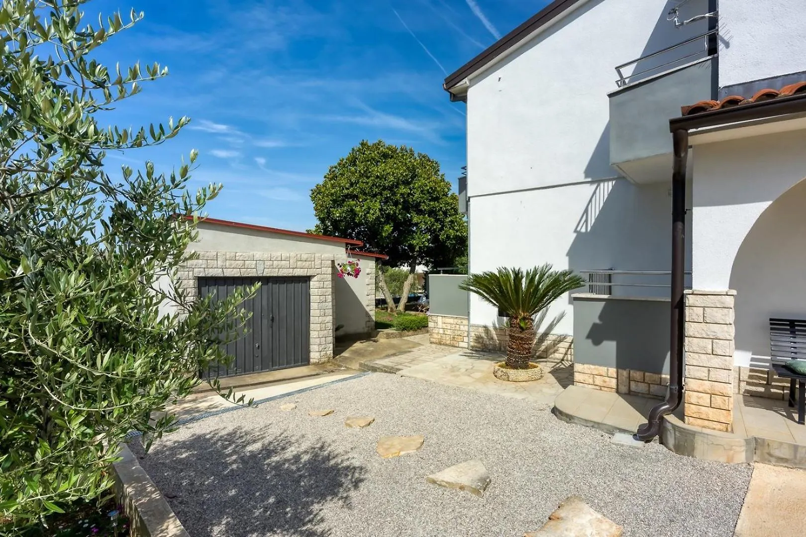 Four-Bedroom Apartment Magnolija ポレッチ